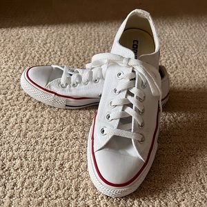 Converse Chuck Taylor All-Star Classic Size Women’s 7 / Men’s 5
